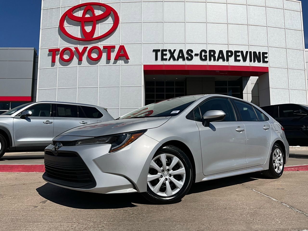 Used 2024 Toyota Corolla LE image 2