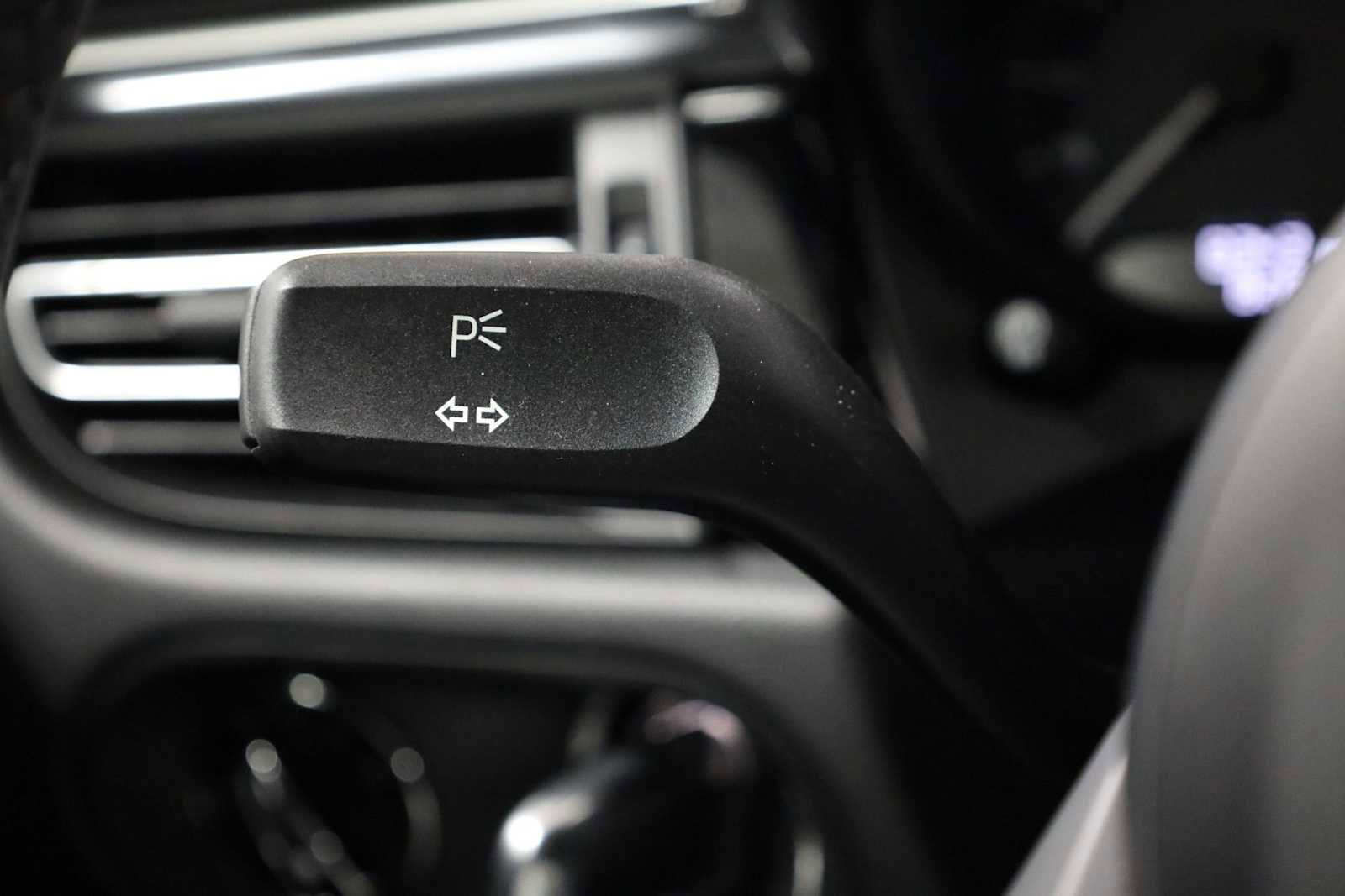 Certified 2025 Porsche Macan image 31