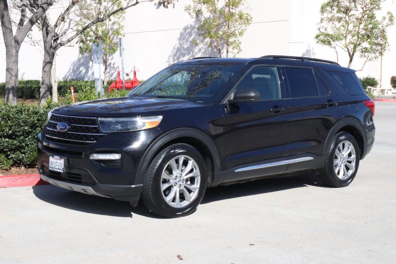 Used 2020 Ford Explorer XLT image 3