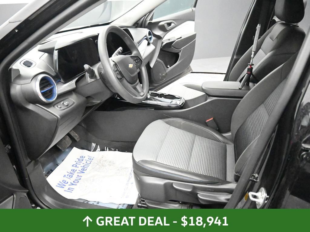 Used 2025 Chevrolet Trax LT image 31