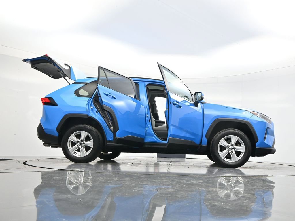Used 2019 Toyota RAV4 XLE w/ Carpet Mat Package AWD/4WD image 57