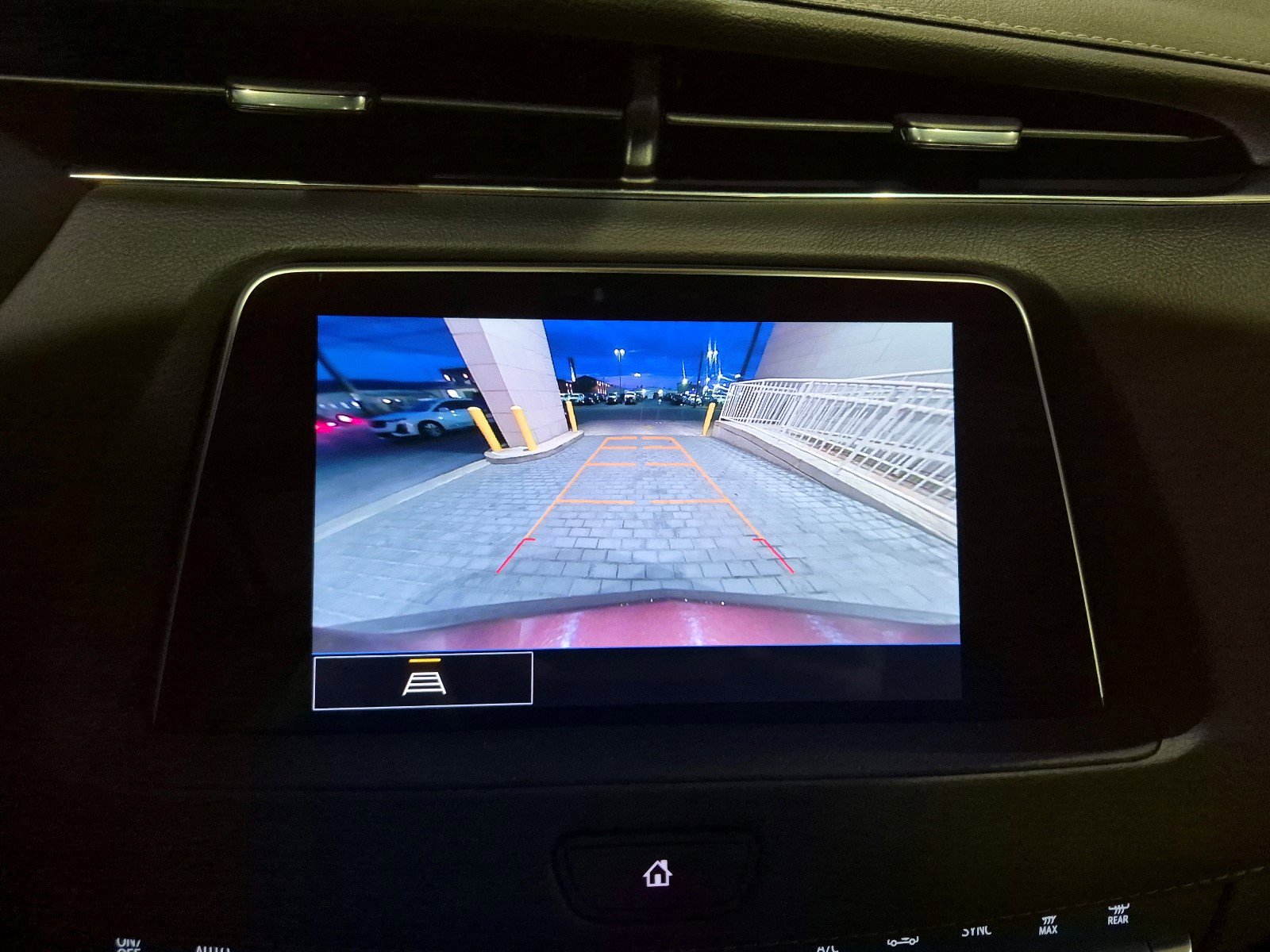 Certified 2023 Cadillac XT4 Luxury w/ Cold Weather Package image 24