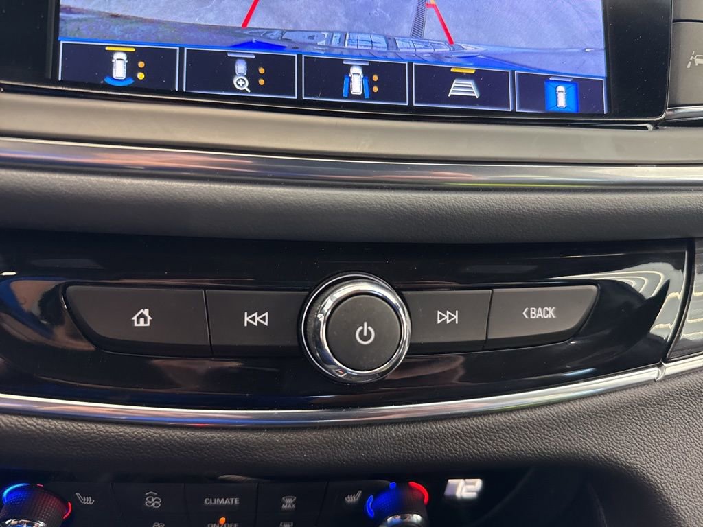 Used 2023 Buick Enclave Essence image 12