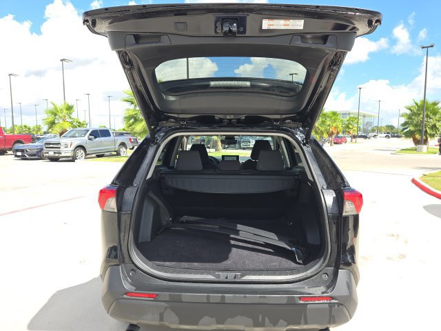 Used 2025 Toyota RAV4 XLE w/ Convenience Package FWD image 7