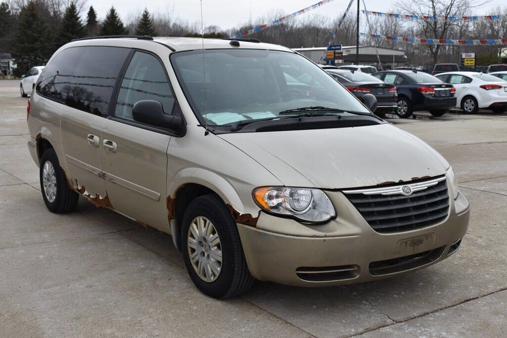 Used 2005 Chrysler Town & Country LX w/ Popular Equipment Group II image 1
