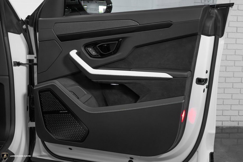 Used 2025 Lamborghini Urus SE image 46