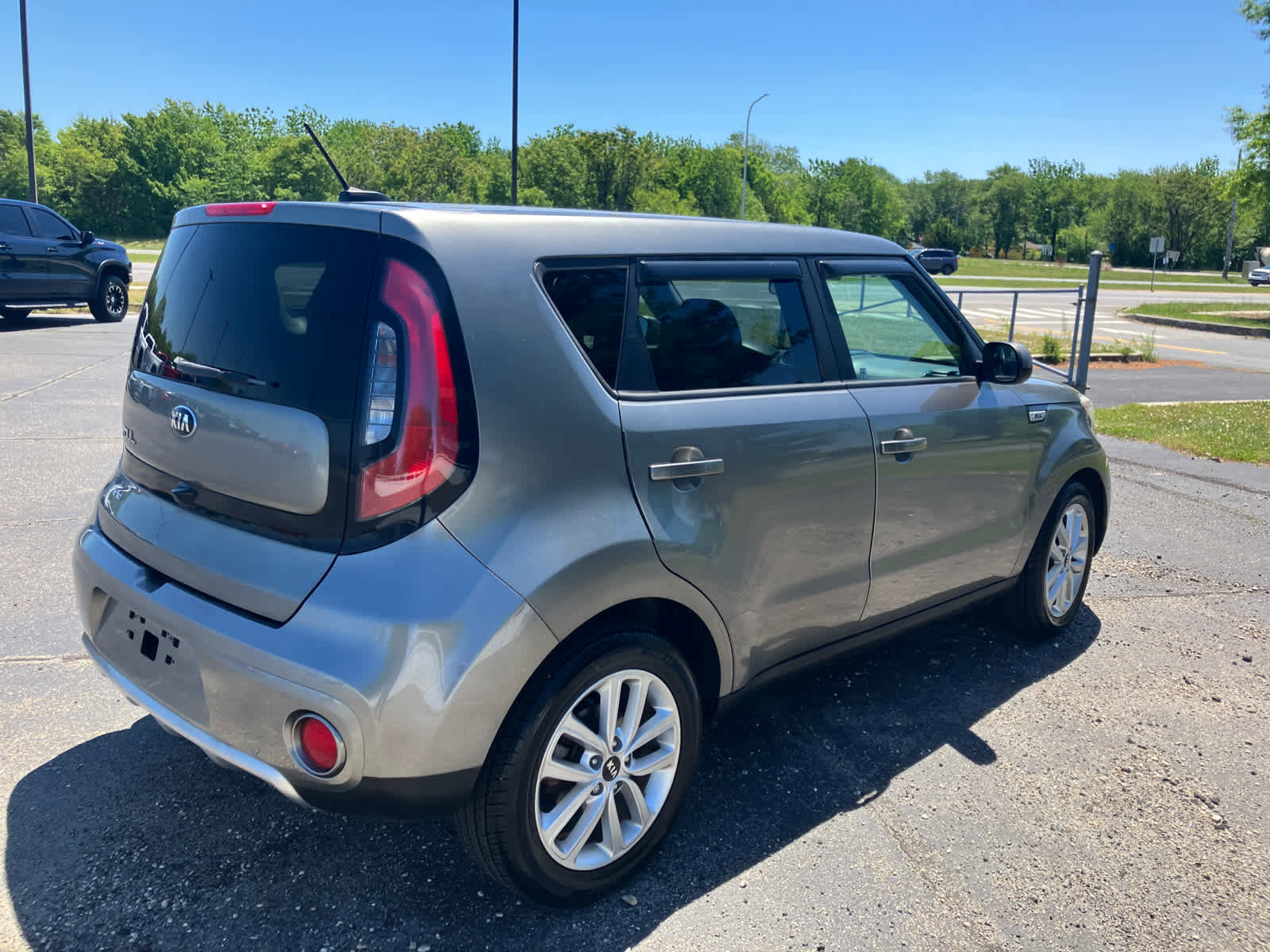 Used 2017 Kia Soul + FWD image 3