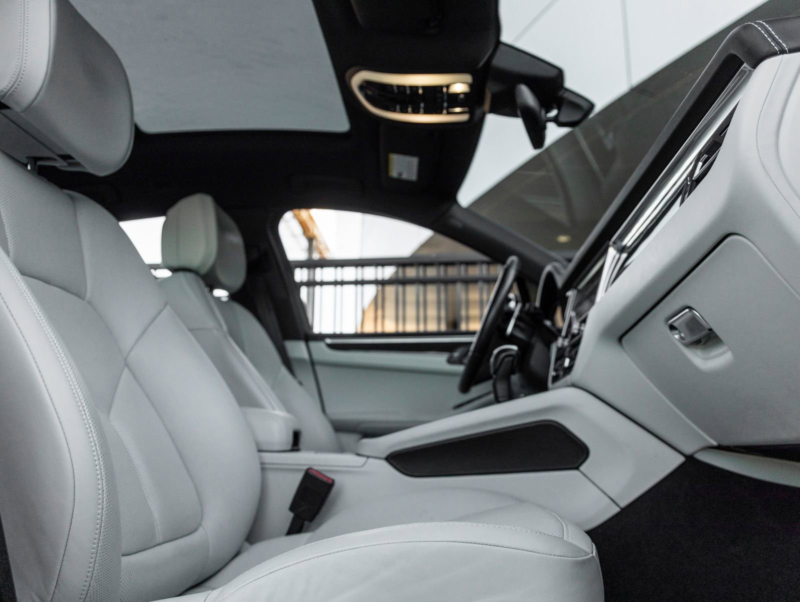 Certified 2023 Porsche Macan image 44