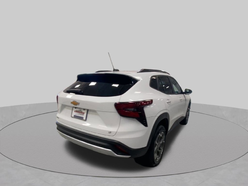 Certified 2025 Chevrolet Trax LT FWD image 10