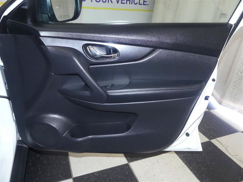 Used 2017 Nissan Rogue SV AWD/4WD image 22
