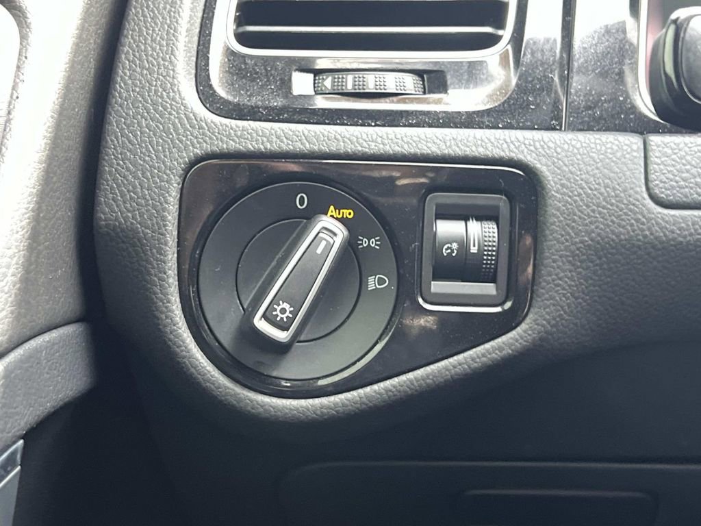 Used 2019 Volkswagen Golf R 4-Door AWD/4WD image 23