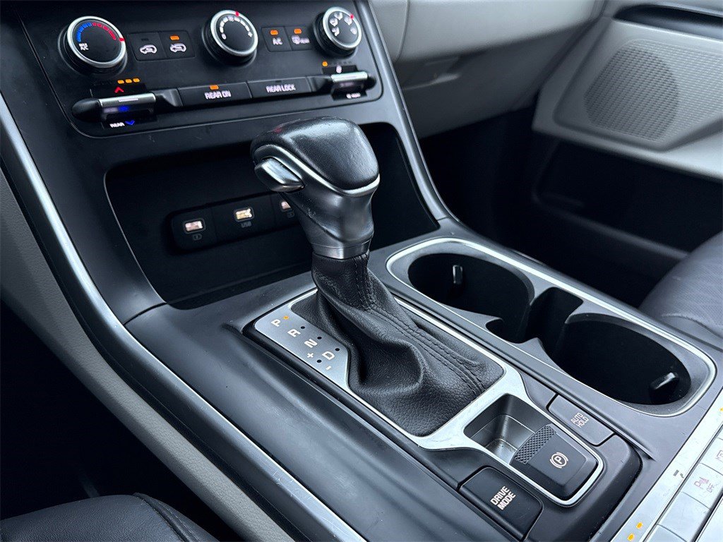 Used 2022 Kia Carnival LX image 29