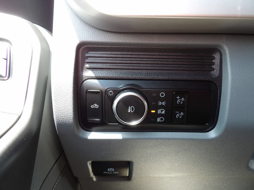Used 2025 Ford F250 XLT w/ FX4 Off-Road Package AWD/4WD image 19