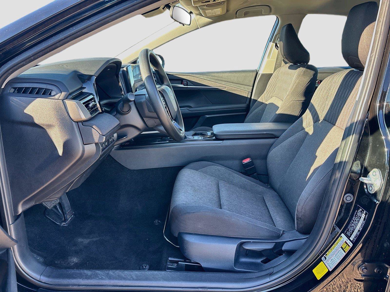 Used 2025 Toyota Camry LE FWD image 5
