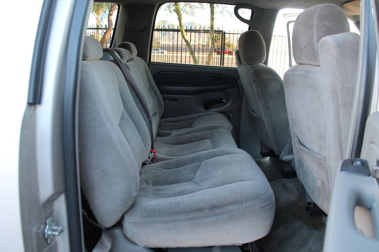 Used 2005 Chevrolet Suburban LS image 31