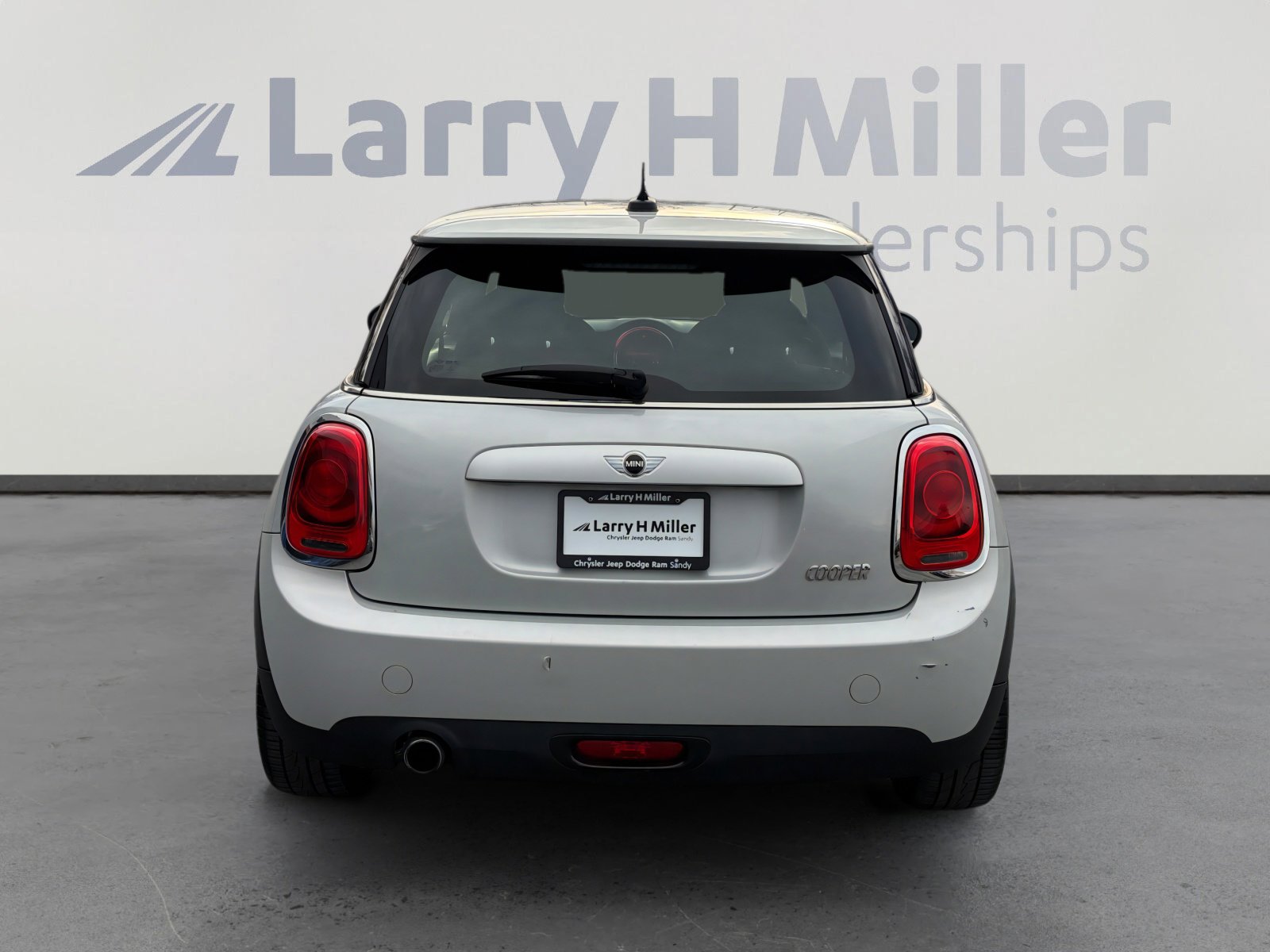 Used 2015 MINI Cooper 2-Door Hardtop image 4