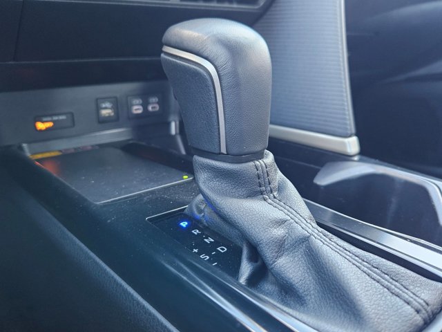 Used 2025 Toyota Camry SE w/ Convenience Package image 12