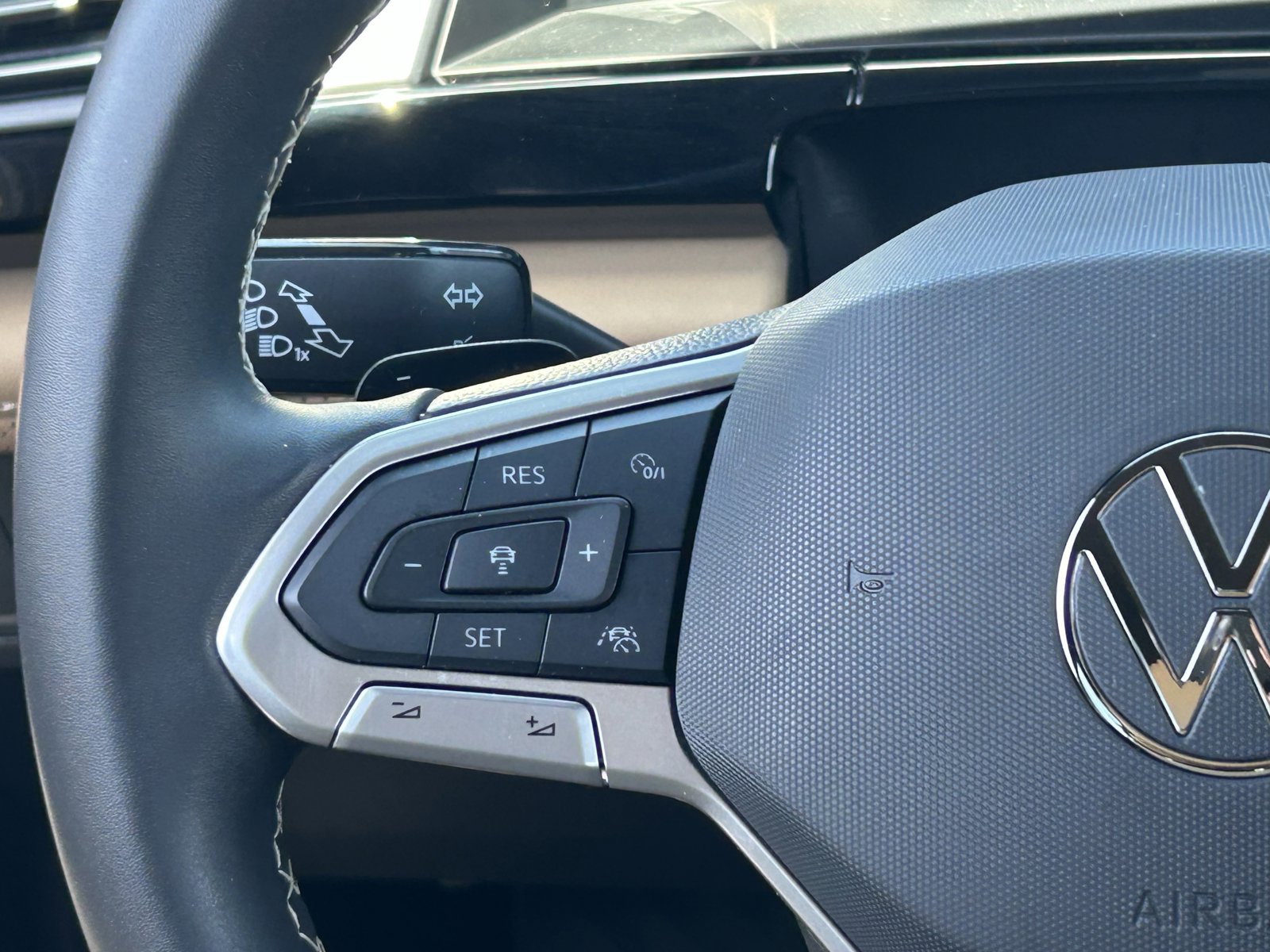 Used 2024 Volkswagen Atlas Cross Sport SE FWD image 22