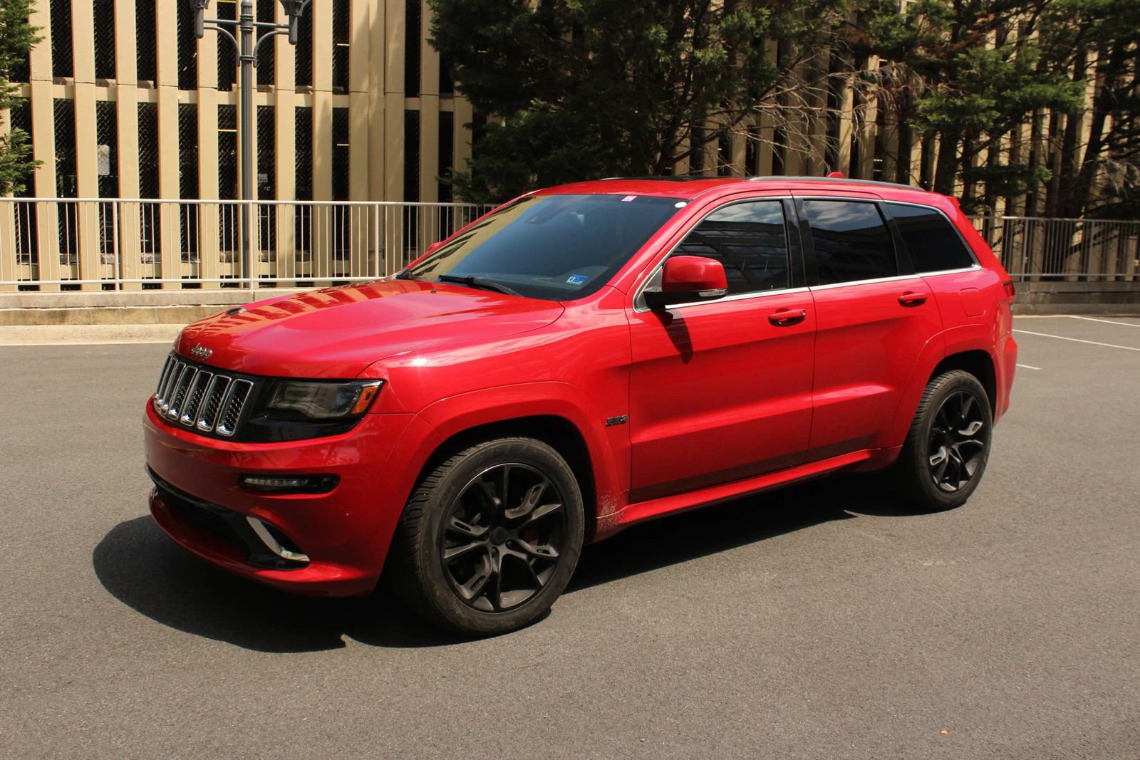 Used 2015 Jeep Grand Cherokee SRT w/ Luxury Group II AWD/4WD image 12
