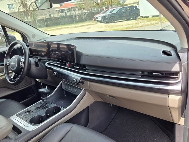 Used 2025 Kia Carnival image 30