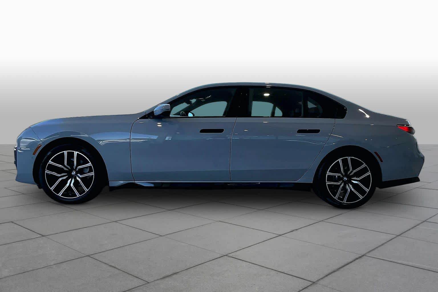 Used 2026 BMW 740i RWD image 32