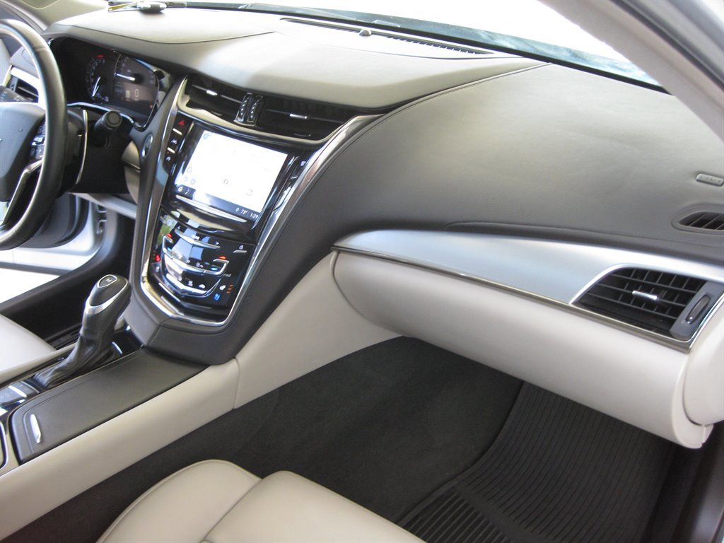 Used 2018 Cadillac CTS Luxury RWD image 34