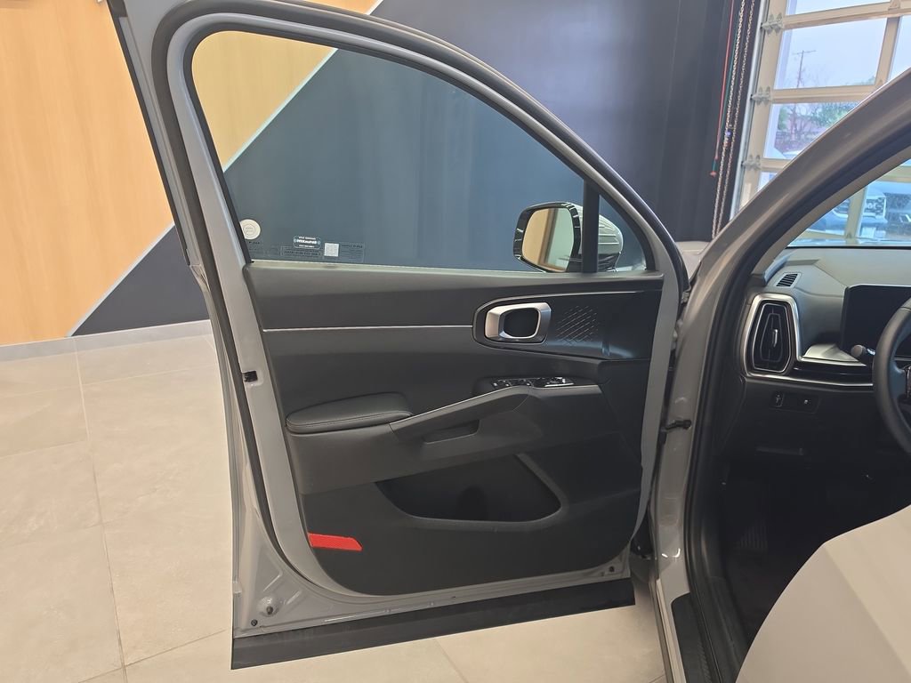 Used 2025 Kia Sorento S w/ Panoramic Sunroof Package image 12
