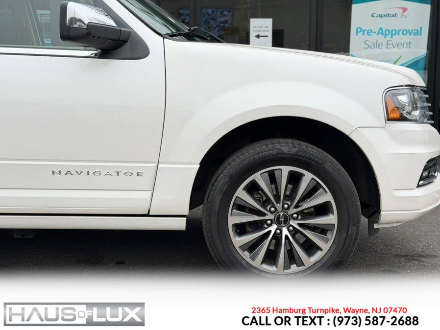 Used 2017 Lincoln Navigator Select image 18