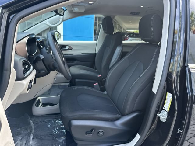 Used 2023 Chrysler Voyager LX FWD image 30