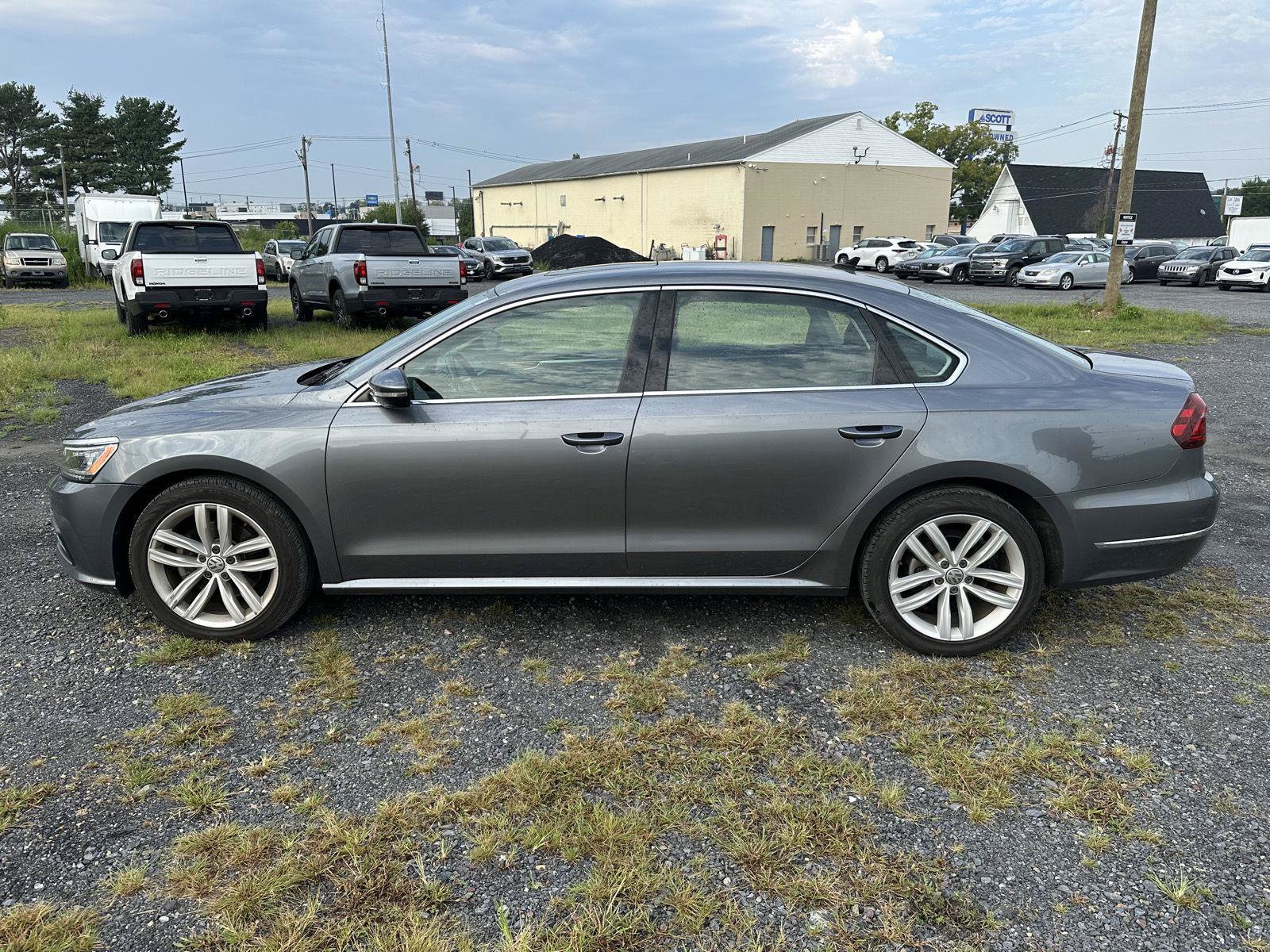 Used 2018 Volkswagen Passat 2.0T SE FWD image 5