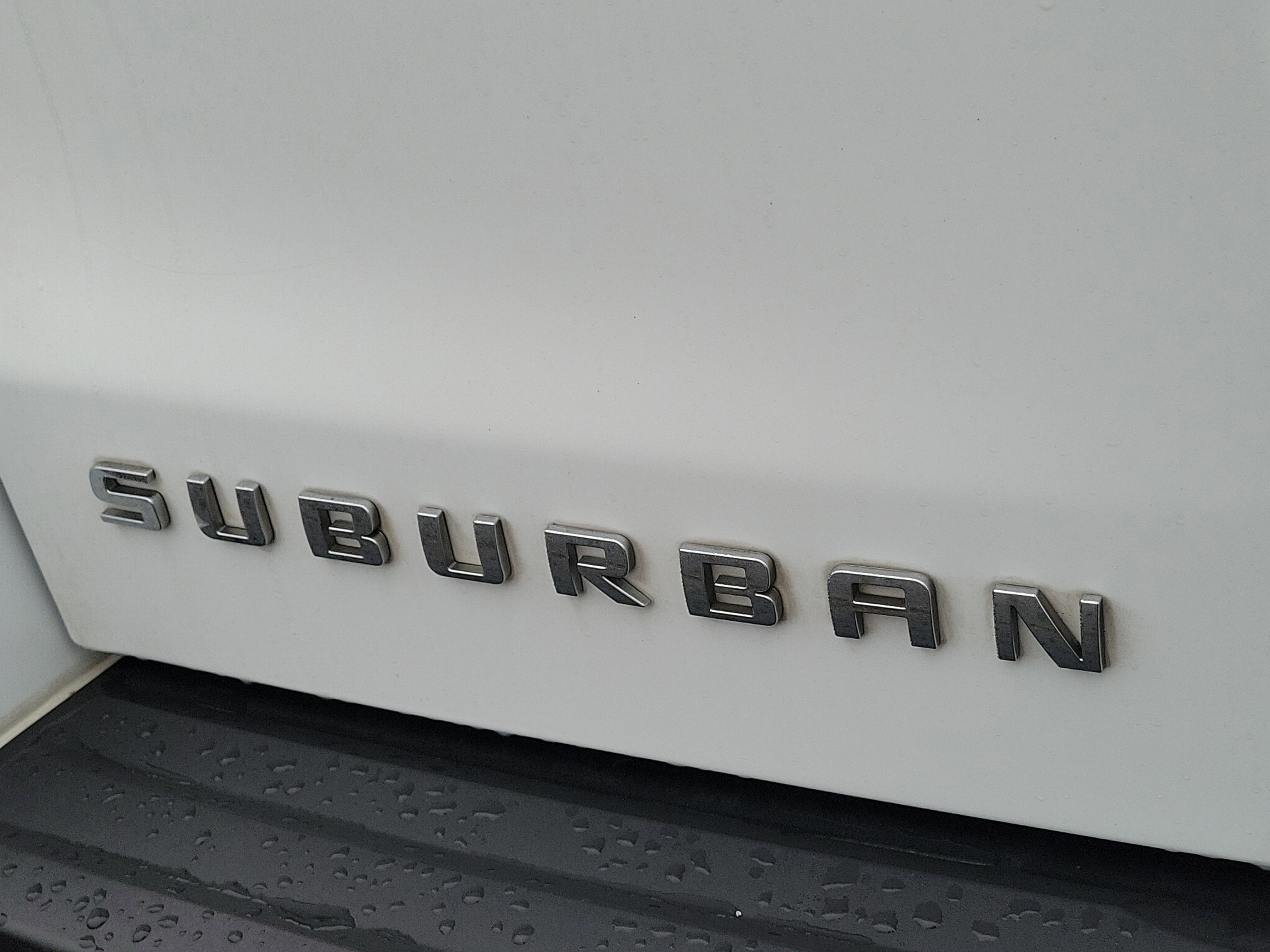 Used 2019 Chevrolet Suburban LT image 9