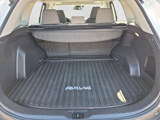 Used 2022 Toyota RAV4 XLE w/ Convenience Package FWD image 6