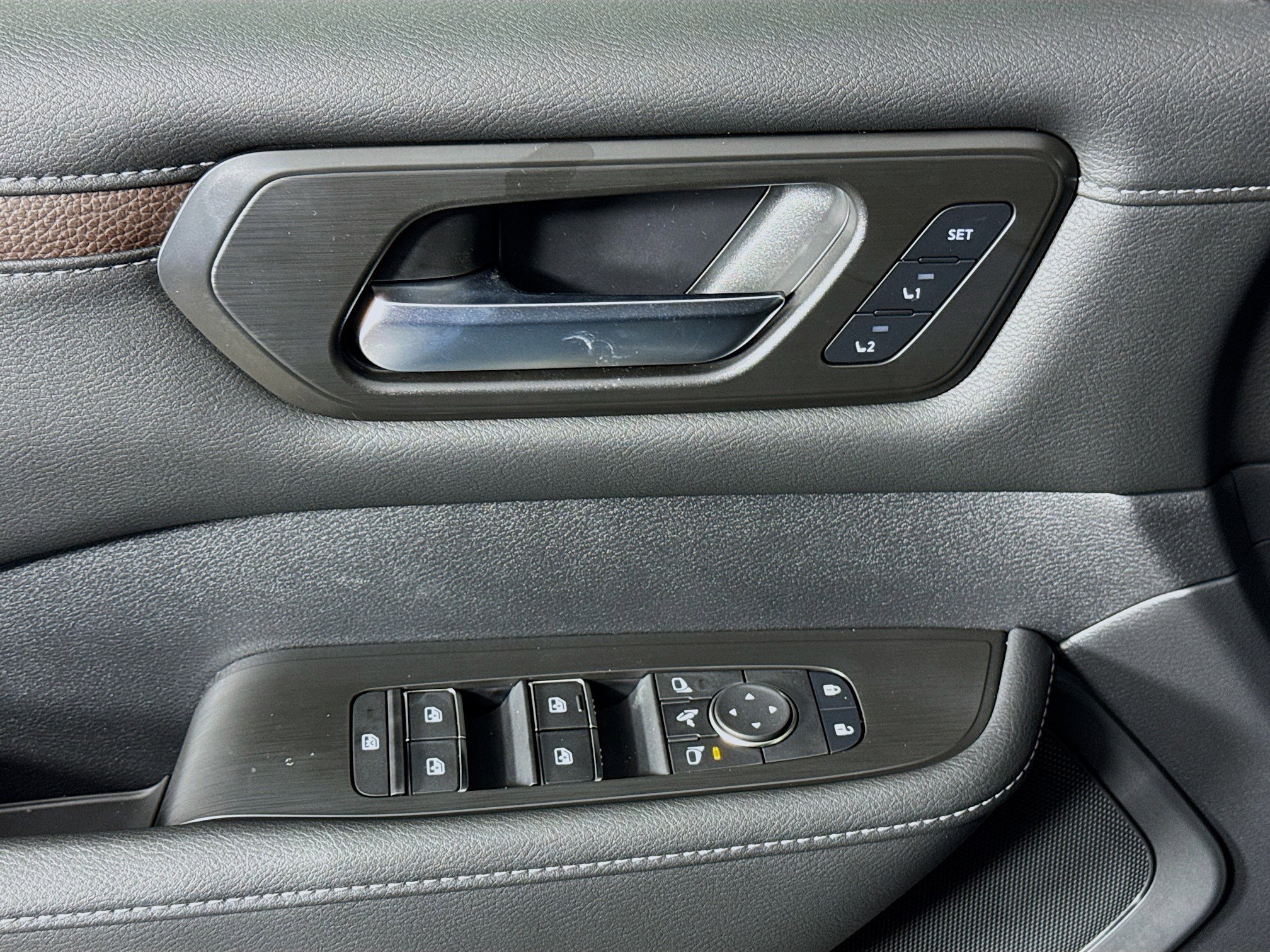 New 2026 Nissan Armada SL w/ Captain's Chari Seat Package image 22