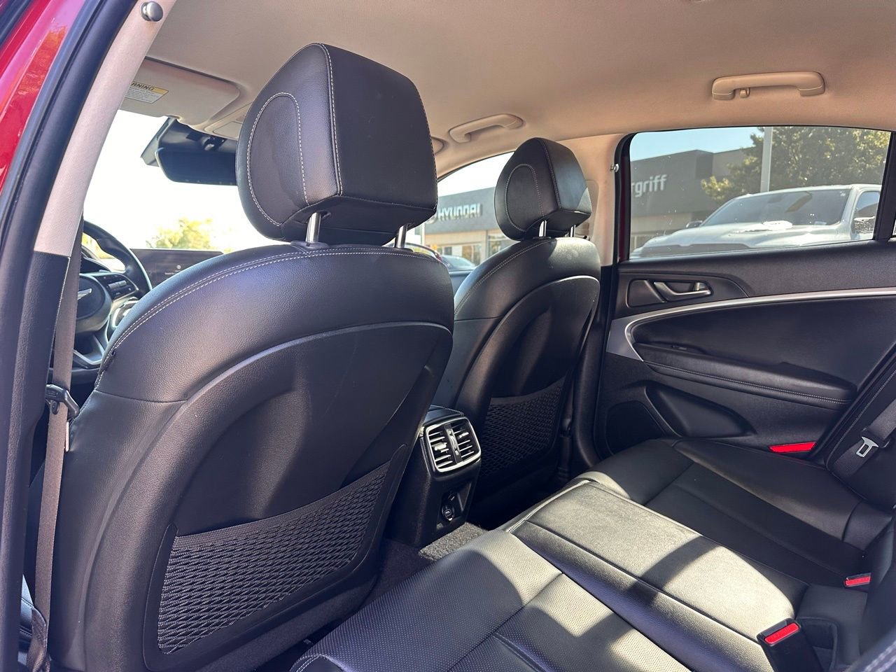 Used 2023 Genesis G70 2.0T image 13