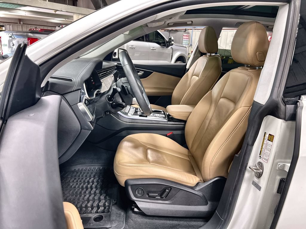 Used 2023 Audi Q8 Premium w/ Convenience Package AWD/4WD image 12