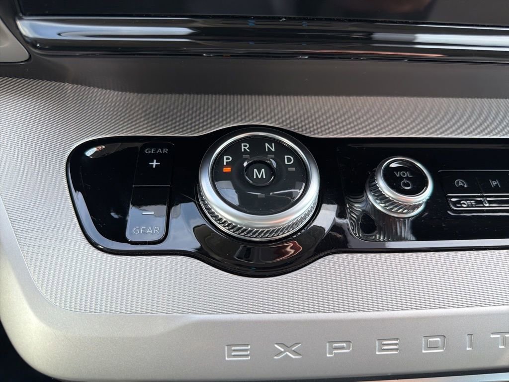 Certified 2025 Ford Expedition Active image 30