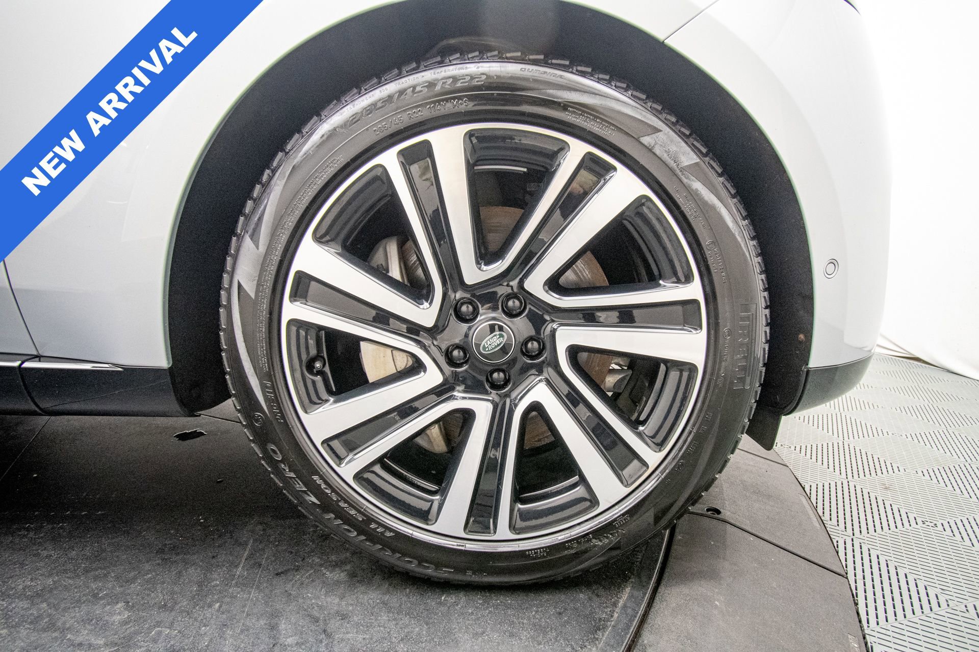 Used 2023 Land Rover Range Rover SE image 30