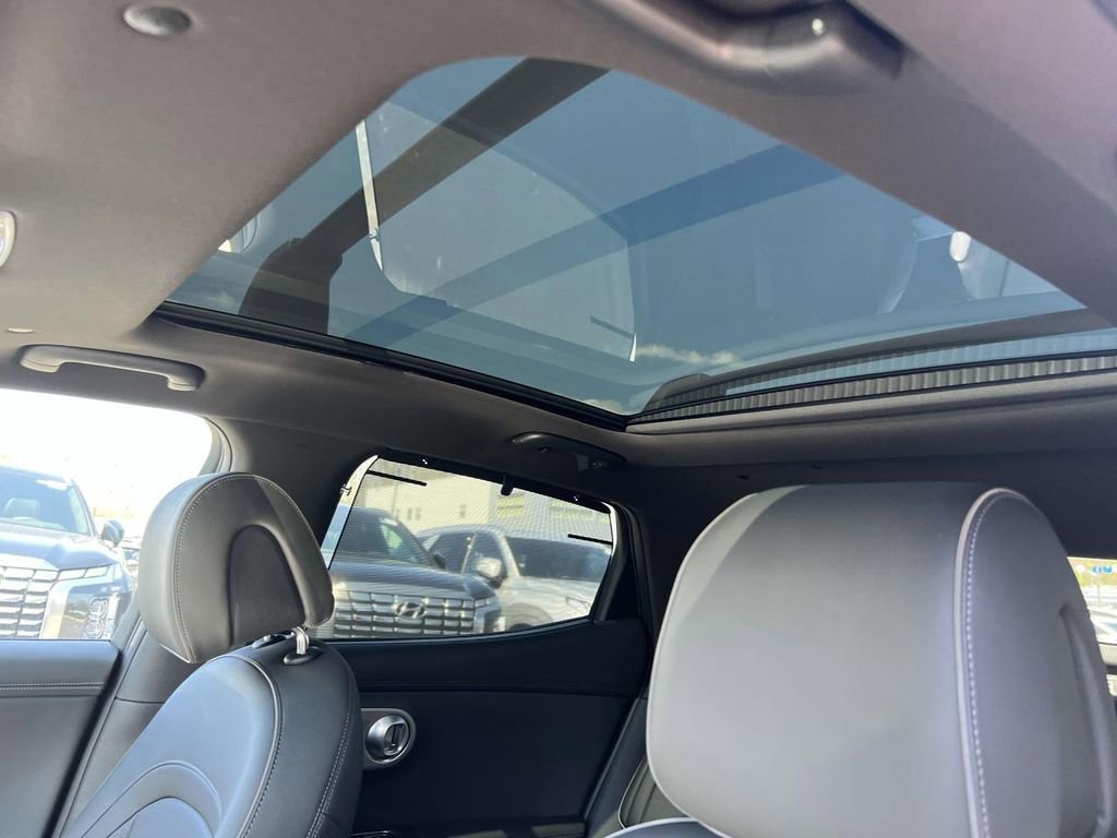 New 2024 Genesis GV60 Advanced image 20