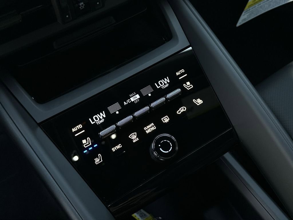 Certified 2025 Porsche Macan Electric image 15
