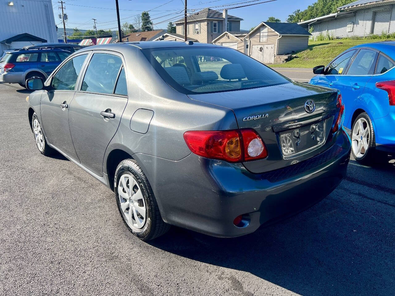 Used 2010 Toyota Corolla LE FWD image 3