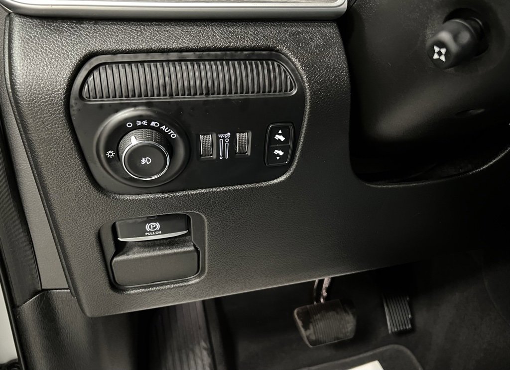 Used 2023 Jeep Wagoneer L Series III w/ Premium Group I image 38