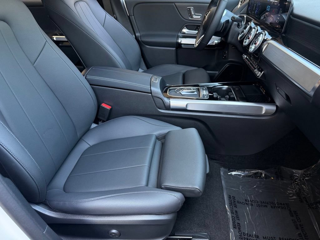 Used 2025 Mercedes-Benz EQB 300 4MATIC image 23