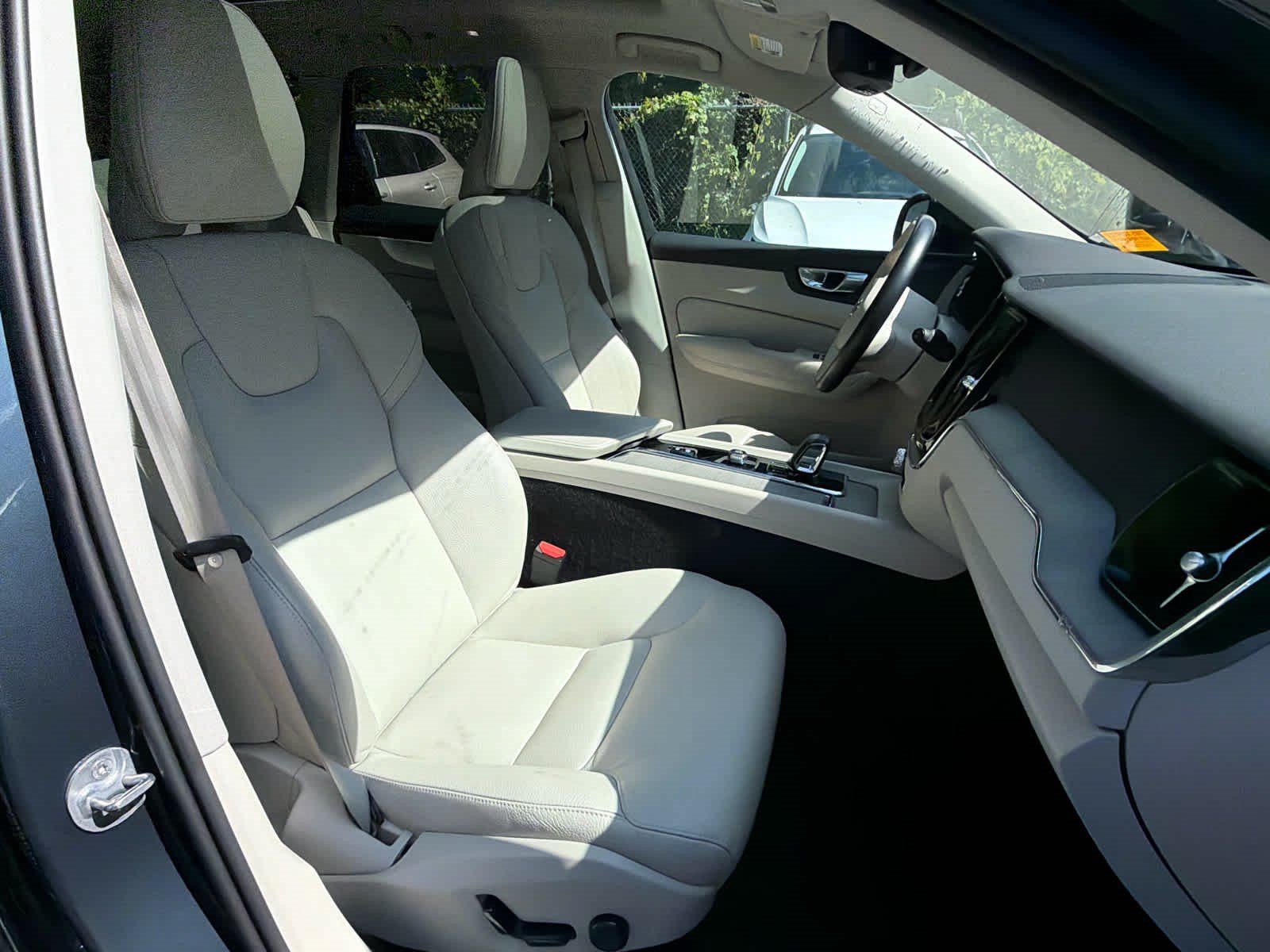 Used 2024 Volvo XC60 B5 Plus w/ Protection Package Premier AWD/4WD image 17