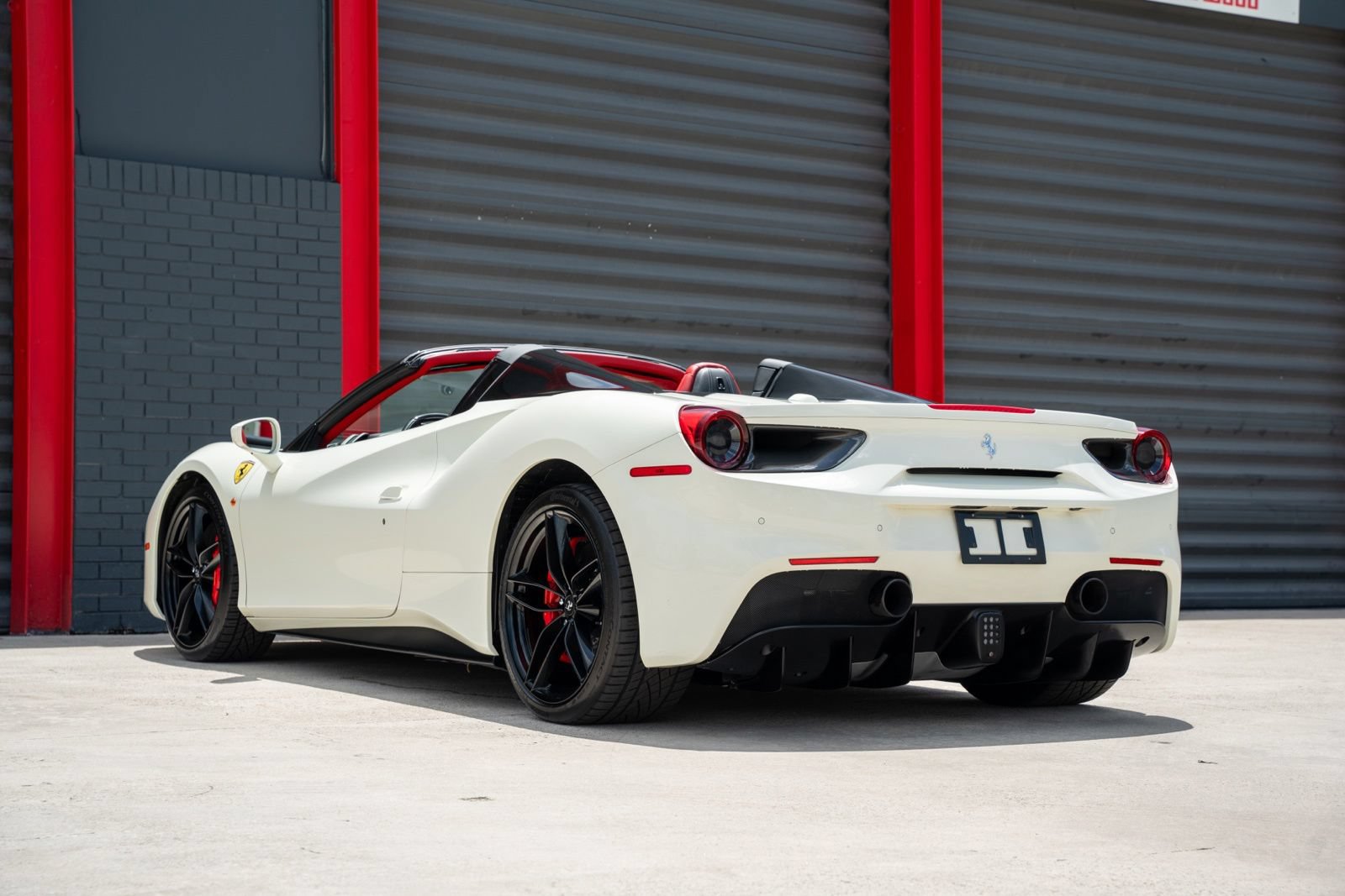 Used 2018 Ferrari 488 Spider RWD image 3