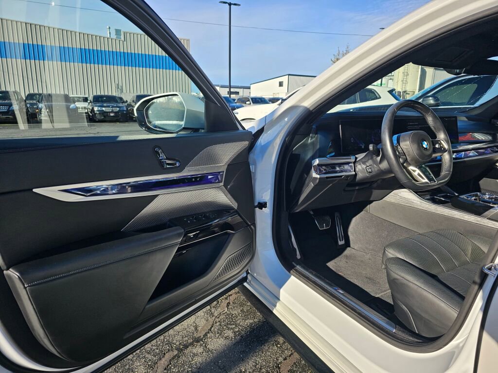 Used 2024 BMW 740i xDrive image 21