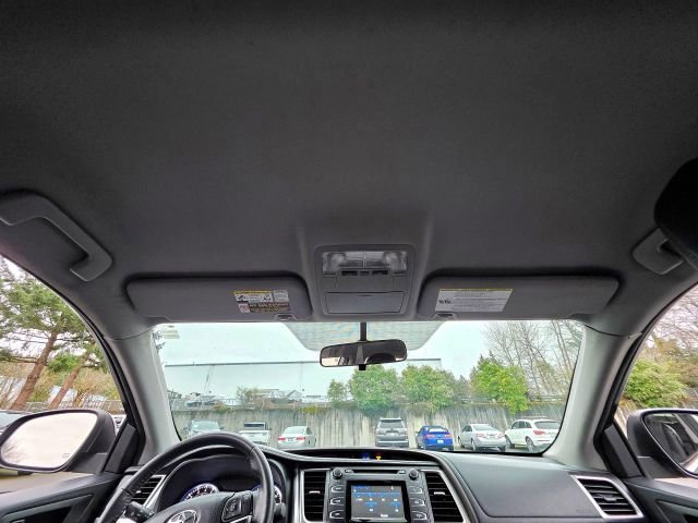 Used 2015 Toyota Highlander LE image 21