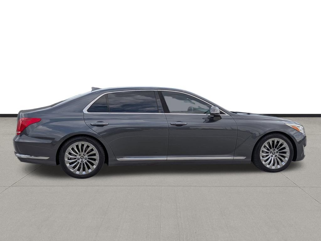 Used 2018 Genesis G90 5.0 Ultimate image 4