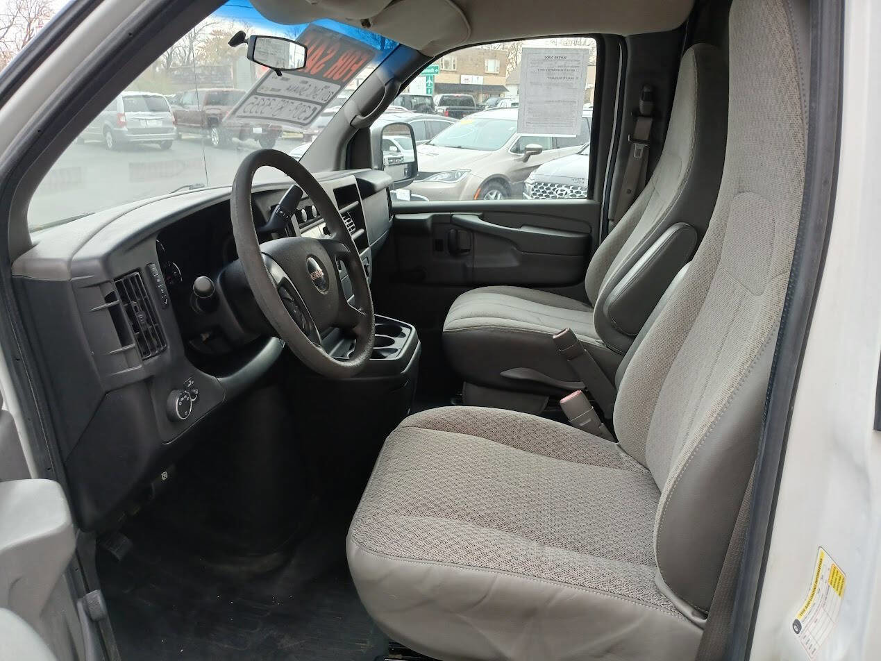 Used 2011 GMC Savana 3500 image 21