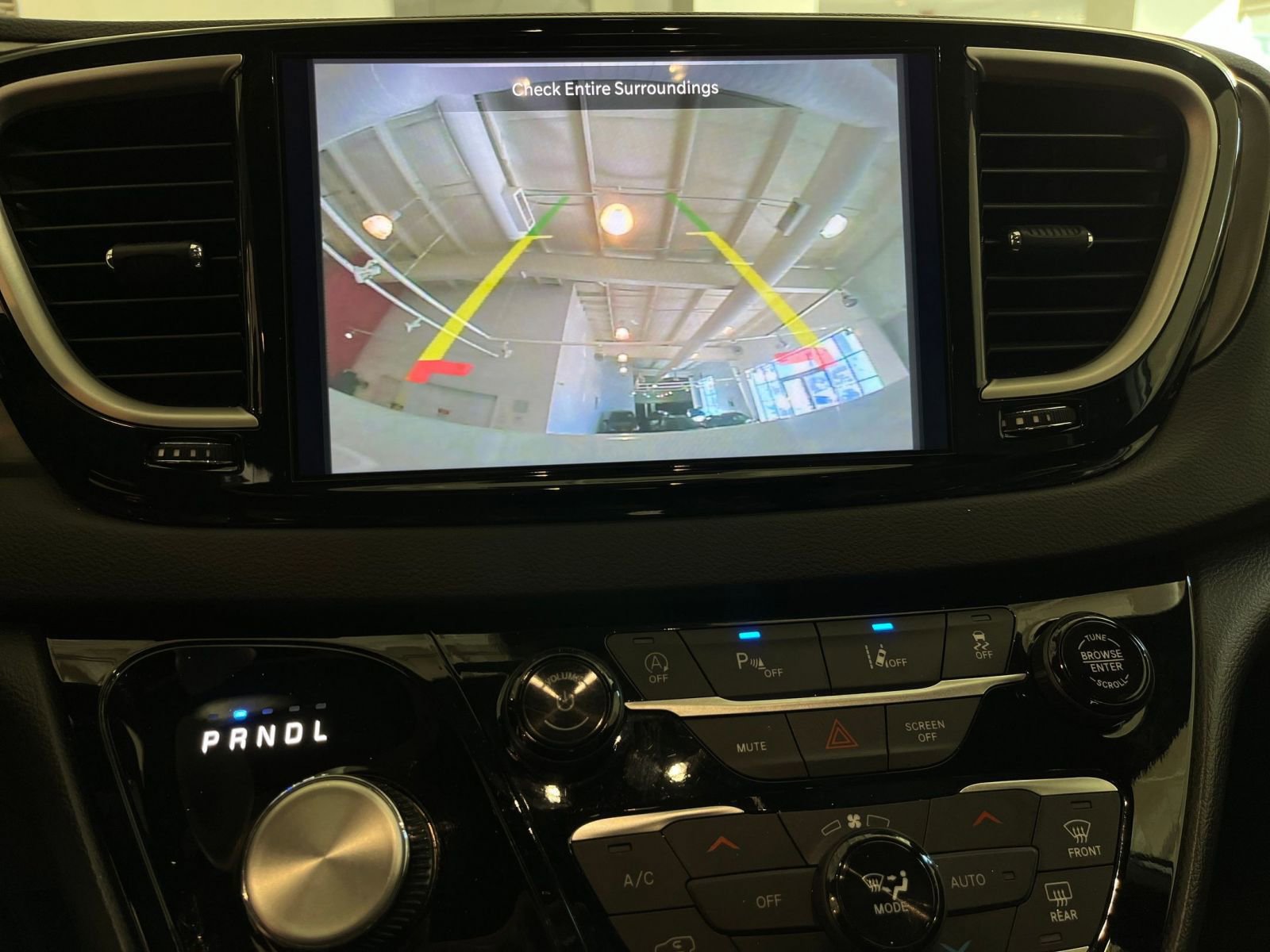 Used 2025 Chrysler Pacifica Select image 25