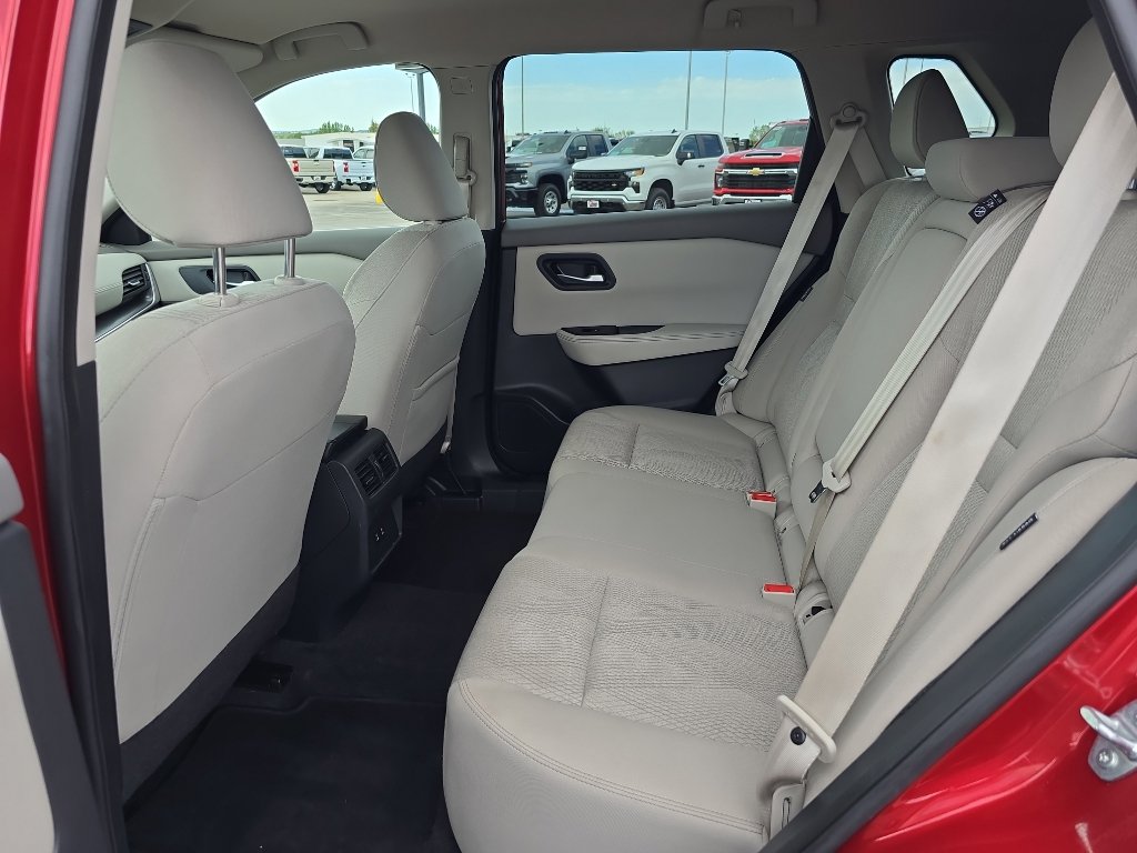Used 2025 Nissan Rogue SV AWD/4WD image 19
